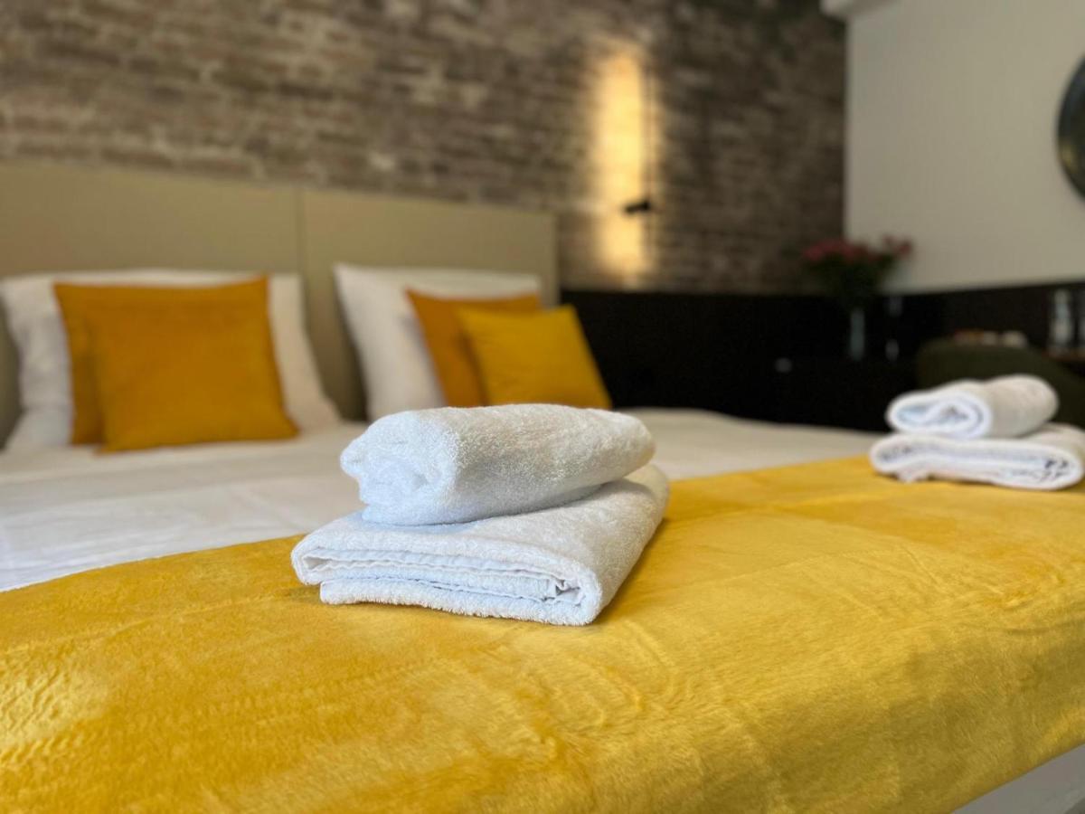 Arena Prestige Rooms Pula Bagian luar foto