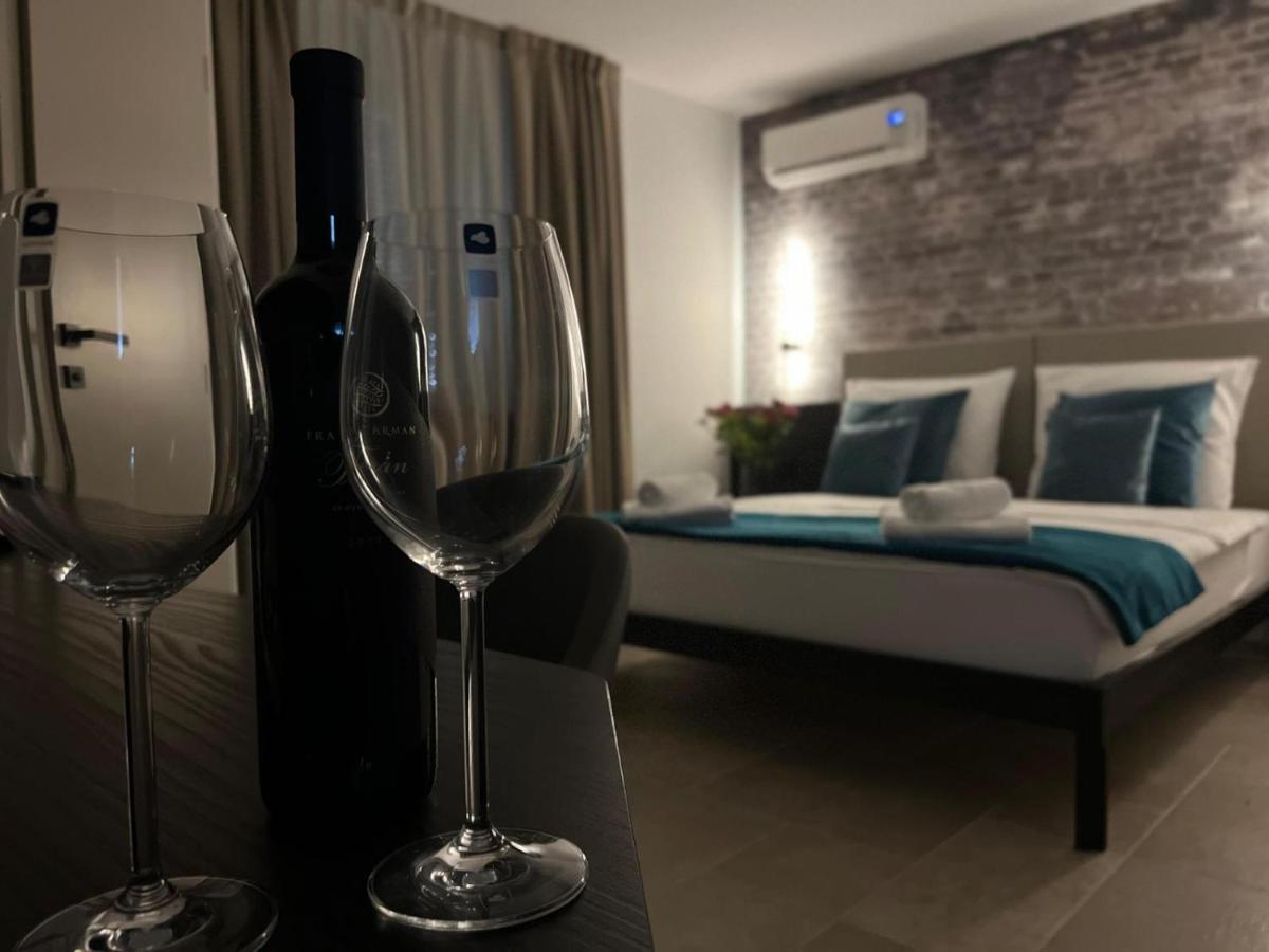 Arena Prestige Rooms Pula Bagian luar foto