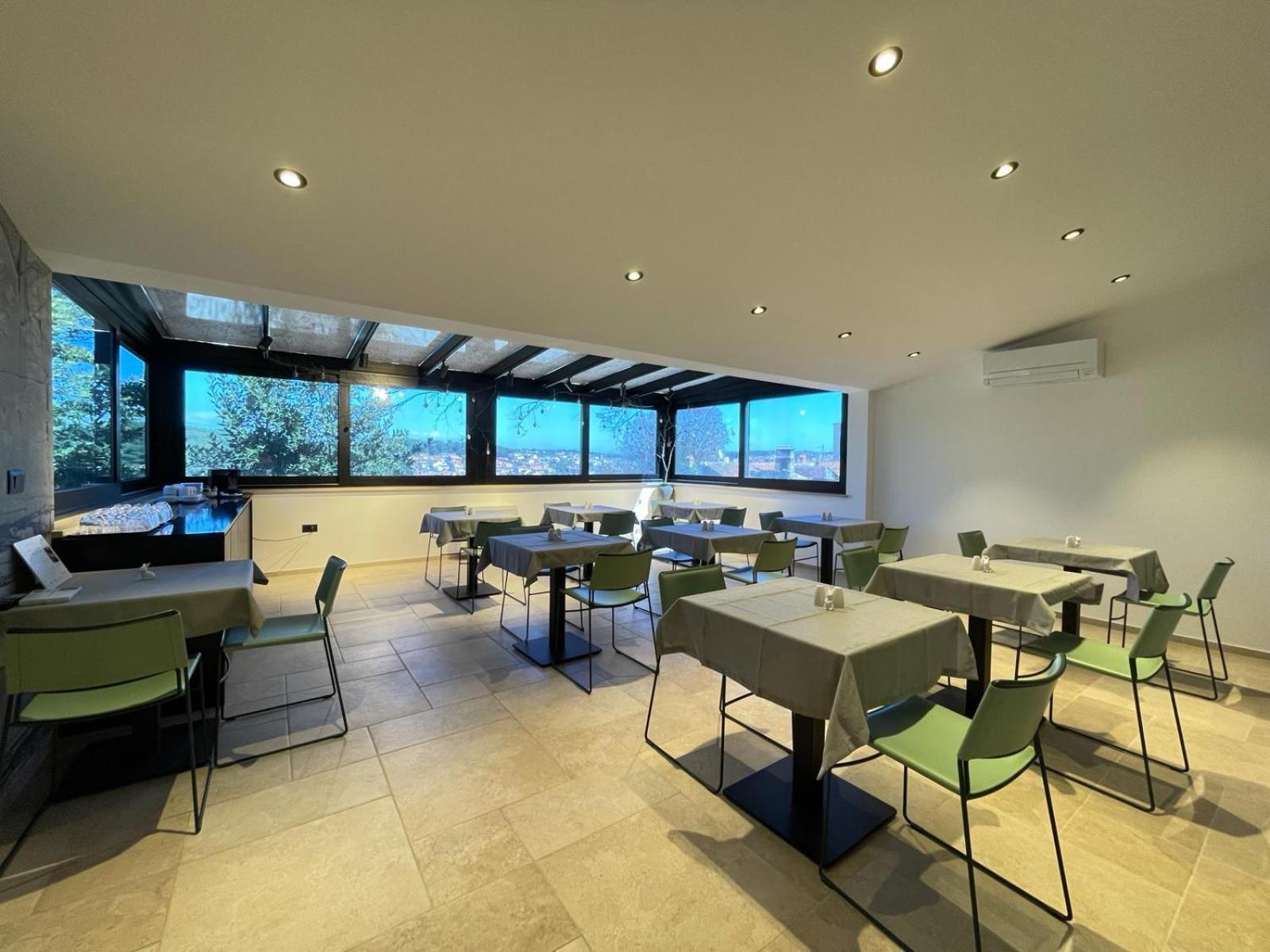 Arena Prestige Rooms Pula Bagian luar foto