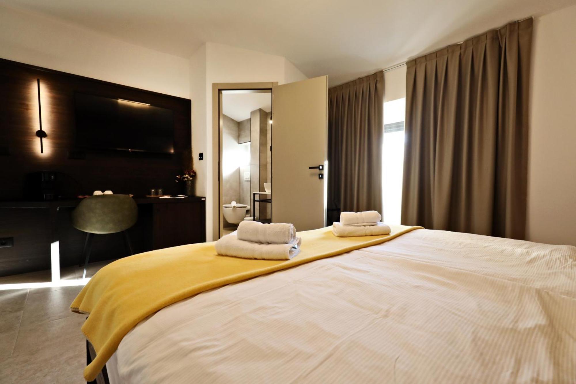 Arena Prestige Rooms Pula Bagian luar foto